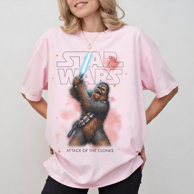 Peut inclure: Ensemble de trois mugs en c&eacute;ramique avec une finition mate et mouchet&eacute;e. Les tasses sont de couleur cr&egrave;me, marron clair et marron fonc&eacute;. Chaque mug a un design simple et minimaliste.