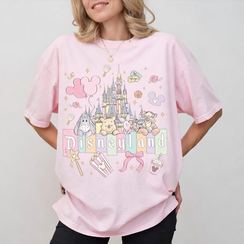 Camiseta retro de Winnie the Pooh y sus amigos de Disneyland, camisetas para el viaje de chicas a Disney 2026, camiseta de Winnie the Pooh, Tigger, Piglet y Eeyore, viaje de vacaciones a Disney 2026 imagen 2