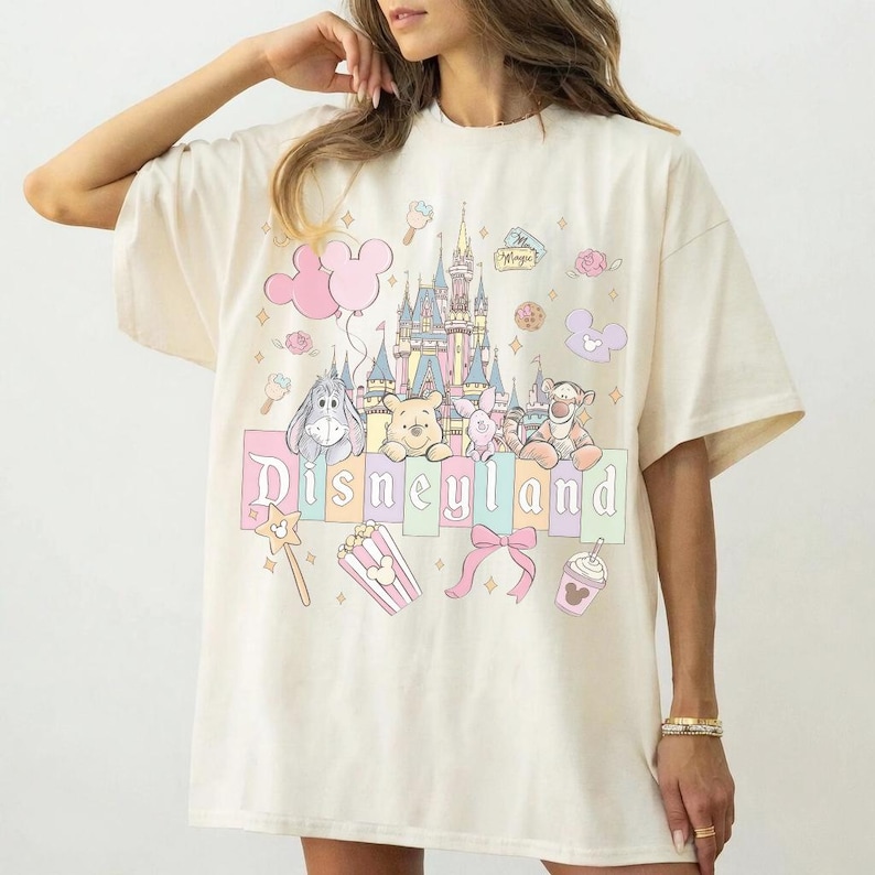 Camiseta retro de Winnie the Pooh y sus amigos de Disneyland, camisetas para el viaje de chicas a Disney 2026, camiseta de Winnie the Pooh, Tigger, Piglet y Eeyore, viaje de vacaciones a Disney 2026 imagen 1