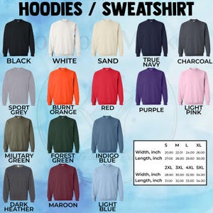 Pu&ograve; includere: Una variet&agrave; di felpe con cappuccio e girocollo in vari colori, tra cui nero, bianco e rosso. L'immagine mostra i diversi colori disponibili, insieme alle misure in pollici. Il testo "HOODIES / SWEATSHIRT" &egrave; in alto.