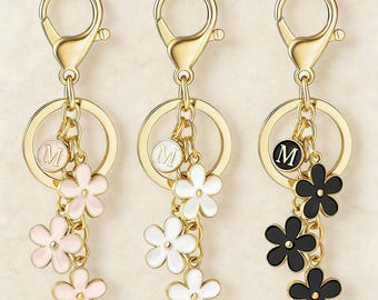 Personalized initial flower keychain Cute bag charm for her Custom letter keyring Handmade 26-letter floral keychain Backpacks purses charms