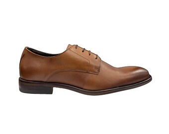 Classic men's leather shoes in cognac – Handcrafted Derby shoes with rubber soles – Elegant for business and weddings