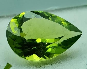 Natural Pear Peridot 2.5 Ct | Clean Green Gemstone