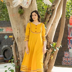 Conjunto de kurti de algodón amarillo con dupatta: atuendo de boda indio tipo haldi
