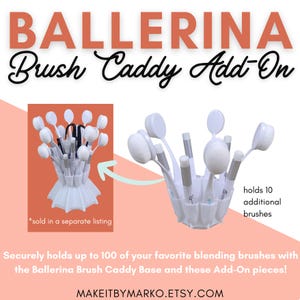 Puede incluir: Soporte para brochas Ballerina blanco, diseñado para contener 10 brochas de maquillaje adicionales. La imagen muestra el soporte con brochas, con el texto "BALLERINA Brush Caddy Add-On". El soporte puede contener hasta 100 brochas.