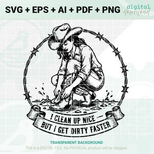 Könnte beinhalten: Schwarz-weiße digitale Download-Grafik einer knienden Cowgirl, die ihre Stiefel putzt, in einem Stacheldrahtkreis. Der Text lautet "I CLEAN UP NICE BUT I GET DIRTY FASTER". Enthält die Dateiformate: SVG, EPS, AI, PDF und PNG.