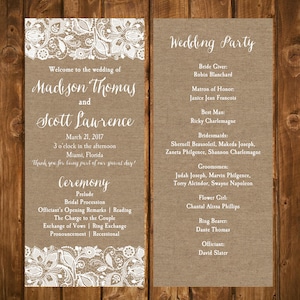 Puede incluir: Un programa de ceremonia de boda con un diseño de encaje sobre un fondo de arpillera. El programa incluye los nombres de la novia y el novio, Madison Thomas y Scott Lawrence, la fecha y la hora de la ceremonia, y los nombres de los miembros de la fiesta de bodas.
