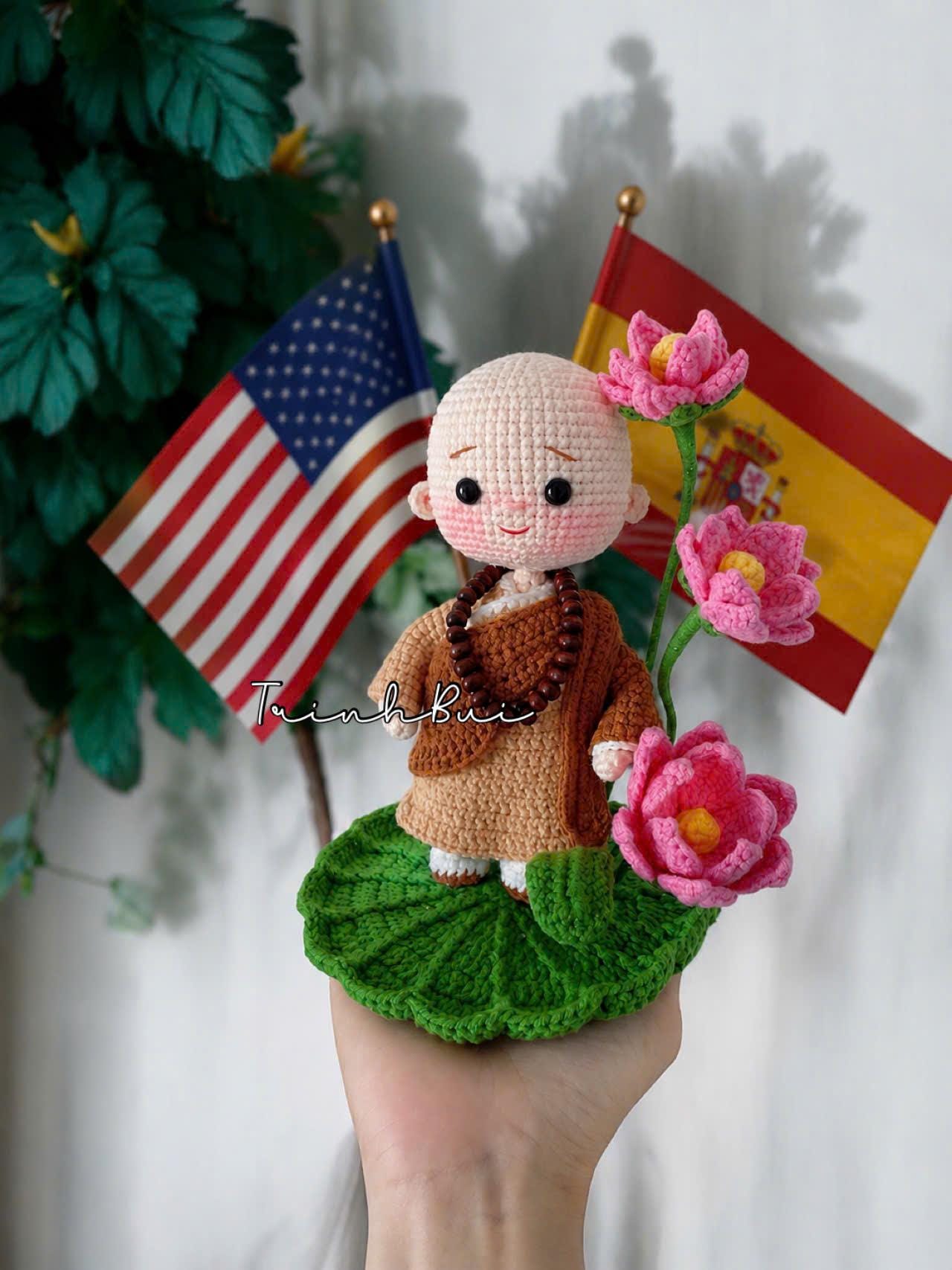 蓮の台座に乗った小さな僧侶 - あみぐるみ編み図 - Etsy 日本