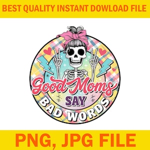 Puede incluir: Diseño digital con un esqueleto con un lazo rosa y signos de paz, con el texto "Good Moms Say Bad Words". El diseño está sobre un fondo a cuadros con corazones y rayos. También están presentes las palabras "PNG, JPG FILE".