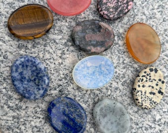 Cristal de guérison naturel, pierre d'inquiétude, pierre de paume en pierre précieuse polie pour soulager le stress, soutenir l'anxiété et offrir un cadeau de méditation