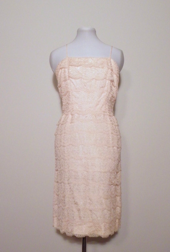 Vintage Champagne Scalloped Lace Dress - image 2