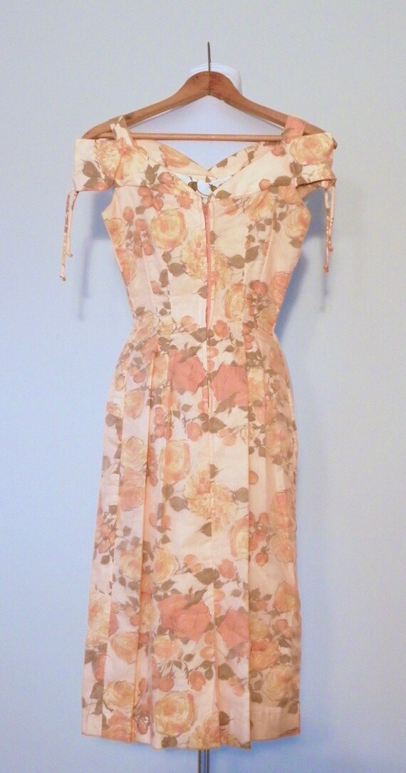 Vintage 50s Peach Floral Wiggle Dress - image 2