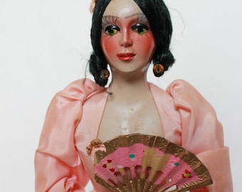 Muncecos Carselle Vintage Senorita Doll, Hispanic Spanish - Pink Satin Dress, Petticoat, Fan 1950s