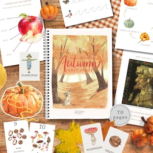 Puede incluir: Un cuaderno de ejercicios de espiral Autumn Unit Study con una escena de bosque en acuarela con un conejo, rodeado de tarjetas educativas que muestran partes de una manzana, ciclos de vida de calabazas, setas, castañas y láminas de arte.