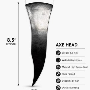 Peut inclure: Une tête de hache forgée à la main de couleur gris foncé avec une finition non polie. La tête de hache mesure 8,5 pouces de longueur et 3 pouces de largeur au sommet. Le texte inclut AXE HEAD, Length: 8.5 inch, Width (at top): 3 inch, Material: High Carbon Steel, Hand Forged, Unpolished Finish, Durable & Strong, et un logo circulaire Hand Forged Built To Last.