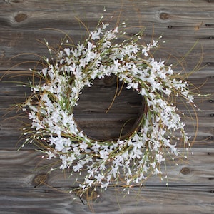 White Flower Wreath - 22 Inch