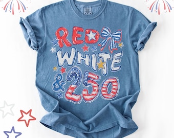 Camiseta Comfort Colors® roja, blanca y del 250 aniversario, camiseta patriótica Bow Preppy, camiseta de los 250 años de América, regalo para mujer del 4 de julio de Coquette