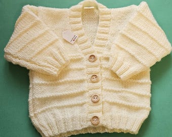 Cardigan tricoté main pour bébé (0-3 mois) - beige