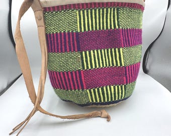 Handgeweven Boho Beachy Resort Afrikaanse bucket bag veelkleurige geo-leren band