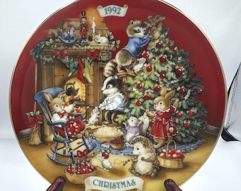 Vtg Avon 1992 Christmas Plate Sharing Christmas w Friends Peggy Toole 22K Gold