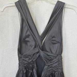 Abito Y2K Adrianna Papell Goblin marrone iridescente con rosette, taglia 4, con torsione e schiena scoperta immagine 15