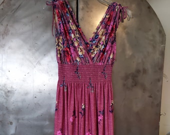 Cute Summer Dress by Lildy Size S-M Floral Print Pink Purple Tie Shoulders Scrunch Waist Silky Smooth Stretch Day Night Sleeveless Deep V