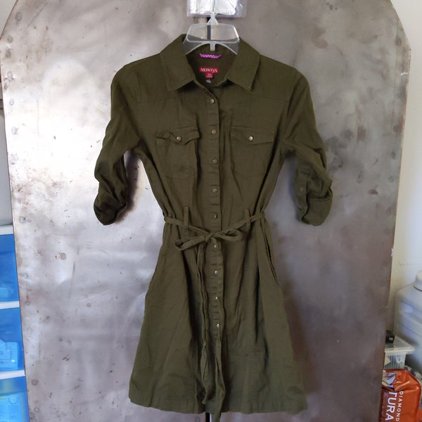 Darling Dress Military Green Safari style size XS Cotton 3/4 sleeves button up Collar Belted lightweight breathable pockets soft