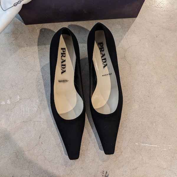 Zapatos Prada Milano vintage de tacón bajo, negros, con punta puntiaguda, talla 37 (con caja y bolsa)