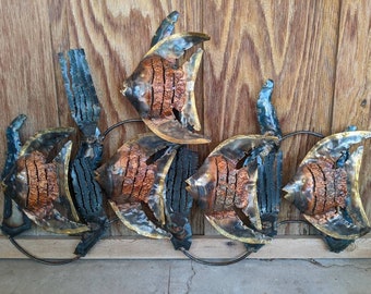 Gran arte de pared abstracto de pez brutalista MCM de metal de mediados de siglo, imagen dimensional moderna de 3 pies en tonos tierra, cobre, latón, industrial, playa