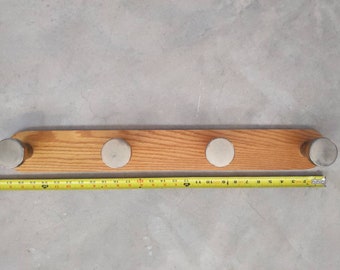 Perchero de madera Y2K perilla grande ropa de latón falso colgador de pared VTG 90s organizador de madera estilo 80s Mod Retro