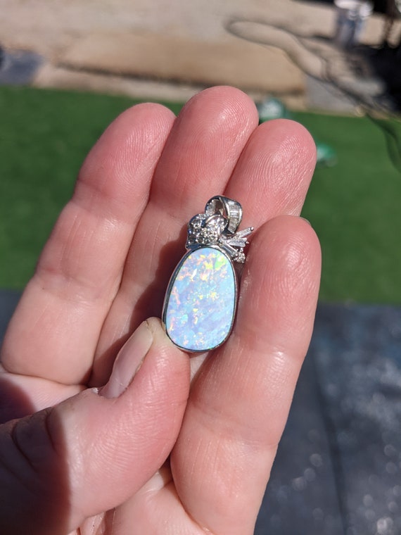 Beautiful Diamonds and Opal Pendent 18k White Gold