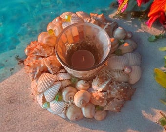 Coral Glow – Handmade Seashell Candle Wreath with Mosaic Holder, Beach Coastal Decor (Ø 20 cm)