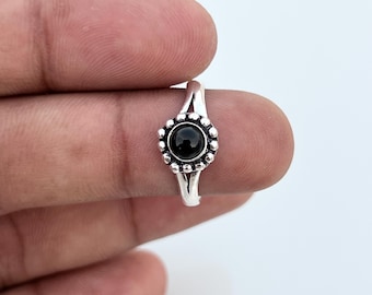Schwarzer Onyx Silberring: Zierlicher Edelstein Schmuck
