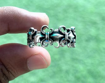 Fleur de Lis Sterling Silver Band Ring: Vintage Gothic Jewelry