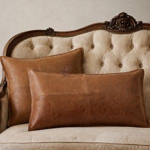 Skórzana poszewka na poduszkę – ręcznie robiona poduszka z pełnego ziarna do rustykalnych i nowoczesnych wnętrz, brązowa