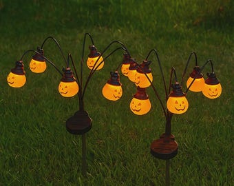 Outdoor solar pumpkin LED lantern - Suitable for Halloween , garden, lawn, and pathway lighting.