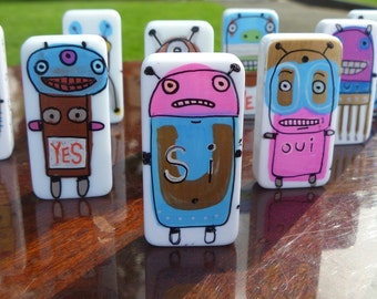 Yes Bot: a tiny domino robot that says Yes to everything you say