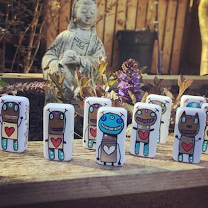 Gratitude Bot: Thank The People In Your Life That Are Making a Difference. Art that supports, recognizes, and celebrates