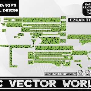 以下が含まれることがあります： 緑と黒のスクロールデザインが特徴のベレッタ92 FSの図面。画像には「EZCAD TESTED」と「AC VECTOR WORLD」というテキストが含まれています。利用可能なファイル形式がリストされています。