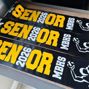 Senior Sash! Comes in white or black - Personalized and Custom with name, sport, and year. Great for Senior Night. afbeelding 11