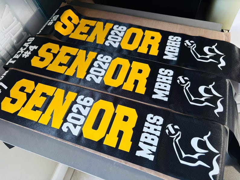 Senior Sash! Comes in white or black - Personalized and Custom with name, sport, and year. Great for Senior Night. afbeelding 11
