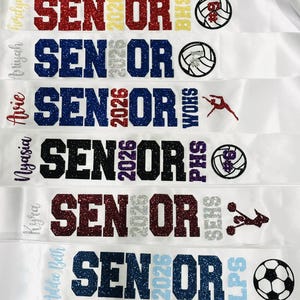 Senior Sash! Comes in white or black - Personalized and Custom with name, sport, and year. Great for Senior Night. afbeelding 10