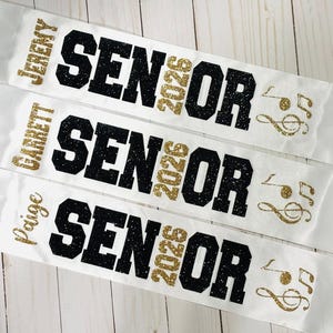 Senior Sash! Comes in white or black - Personalized and Custom with name, sport, and year. Great for Senior Night. afbeelding 8
