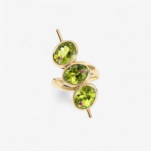 Anillo Martini Olive de oro de 18 quilates, anillo con detalles de peridoto natural y rubí, anillo llamativo de plata, anillo con piedra preciosa verde, regalo de joyería artesanal único