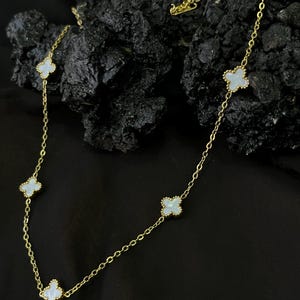 Colgante blanco y negro, collar de trébol de cuatro hojas, collar de trébol de la suerte