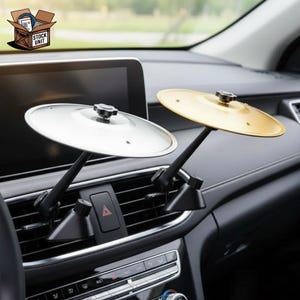 Könnte beinhalten: Set aus drei Keramikbechern mit gesprenkelter, matter Oberfläche. Die Becher sind in Creme-, Hellgrau- und Dunkelgrautönen gehalten. Jede Tasse hat ein schlichtes, minimalistisches Design.