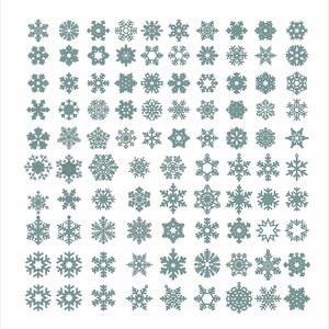 Può includere: Una collezione di vari disegni di fiocchi di neve di colore verde acqua, disposti su sfondo bianco. I fiocchi di neve variano per dimensioni e complessità, mostrando diversi motivi e forme geometriche, perfetti per lavori e design a tema invernale.