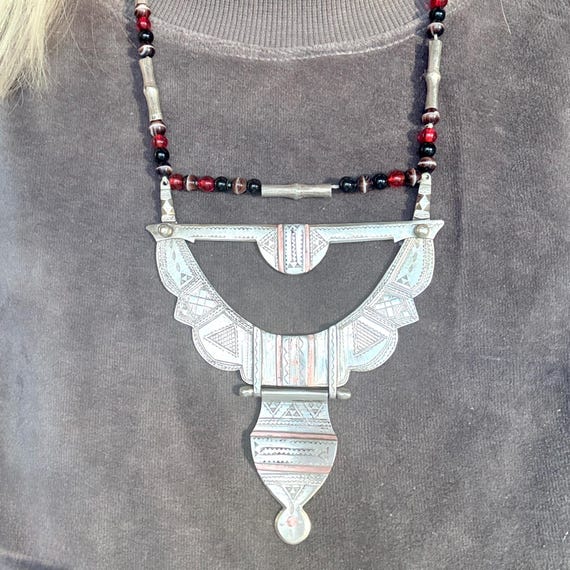 Vintage Handworked Silver Statement Necklace — No… - image 3