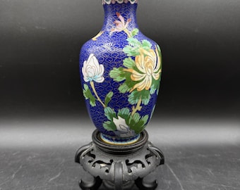 Jarrón floral chino antiguo de esmalte cloisonné azul de 23 cm con soporte de madera de 5 cm. Decoración asiática.