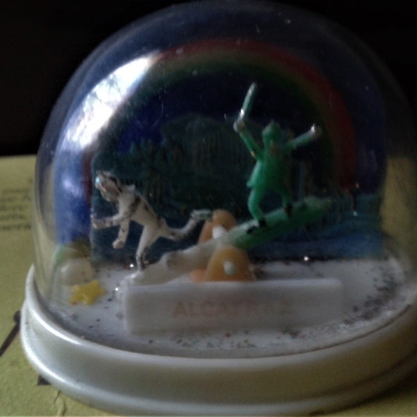 Alcatraz - vintage snow globe, moving features, made in Hong Kong, free shipping in Canada and the United States